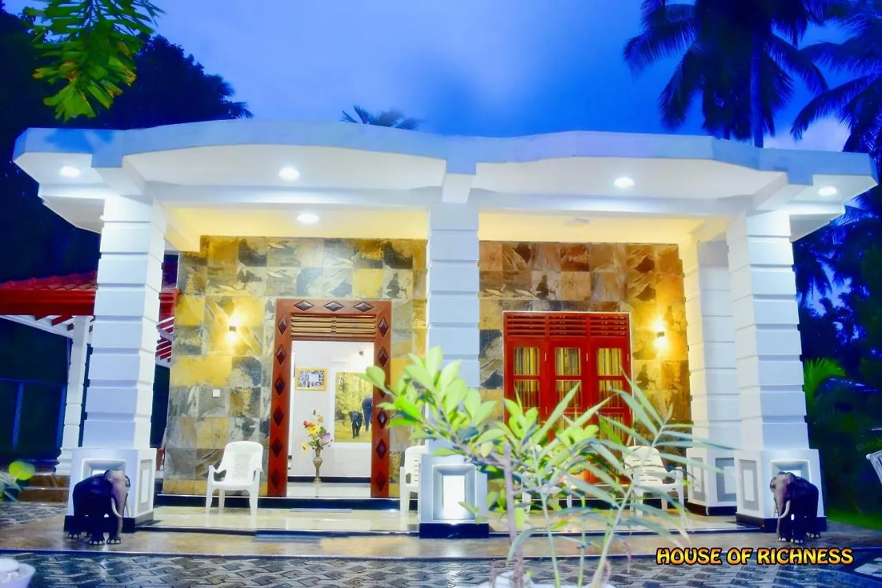 Guest house House Of Richness Hotel Negombo